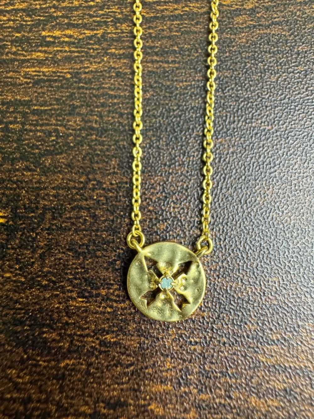 Gold Tone Cross Cut Disc Necklace with Center Stone
